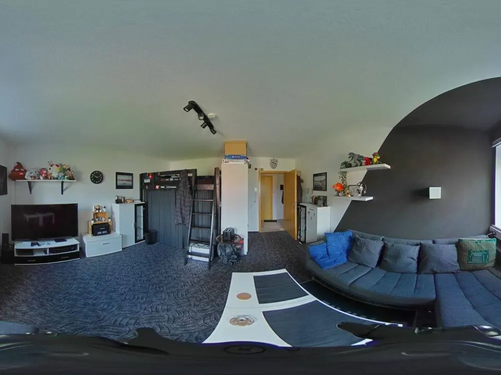Charming 3-Room Attic Apartment with Underground Parking Space & Top IT Equipment in KTV Location