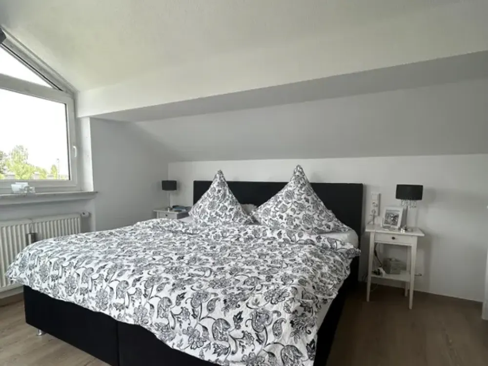 Exceptional Gallery Shared Room & Adjacent Room with Private Roof Terrace 5 Minutes Walk to Lake Constance