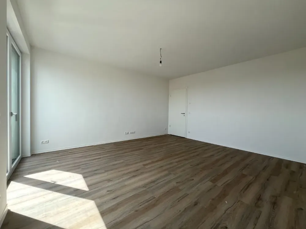2-Room New-Build Apartment with Daylight Bathroom and Spacious Roof Terrace in the Center | Optional Fitted Kitchen