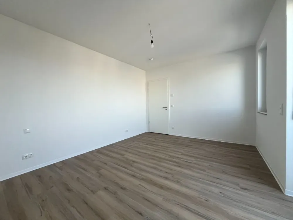 2-Room New-Build Apartment with Daylight Bathroom and Spacious Roof Terrace in the Center | Optional Fitted Kitchen