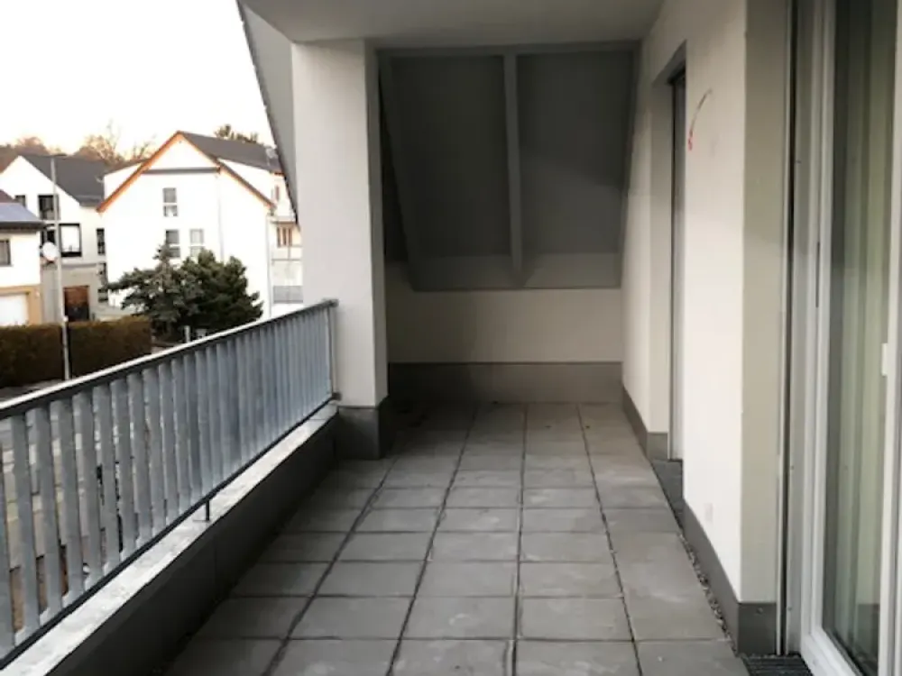 Neckartailfingen (W1.12): Stylish 3-Room Attic Apartment with High-Quality Fitted Kitchen and Corner Balcony