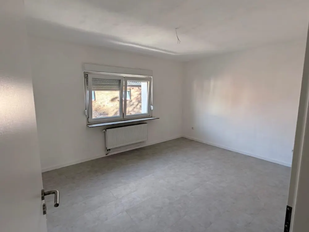 Kernsanierte 3-Zimmer-Wohnung mit Balkon in Hürth-Efferen