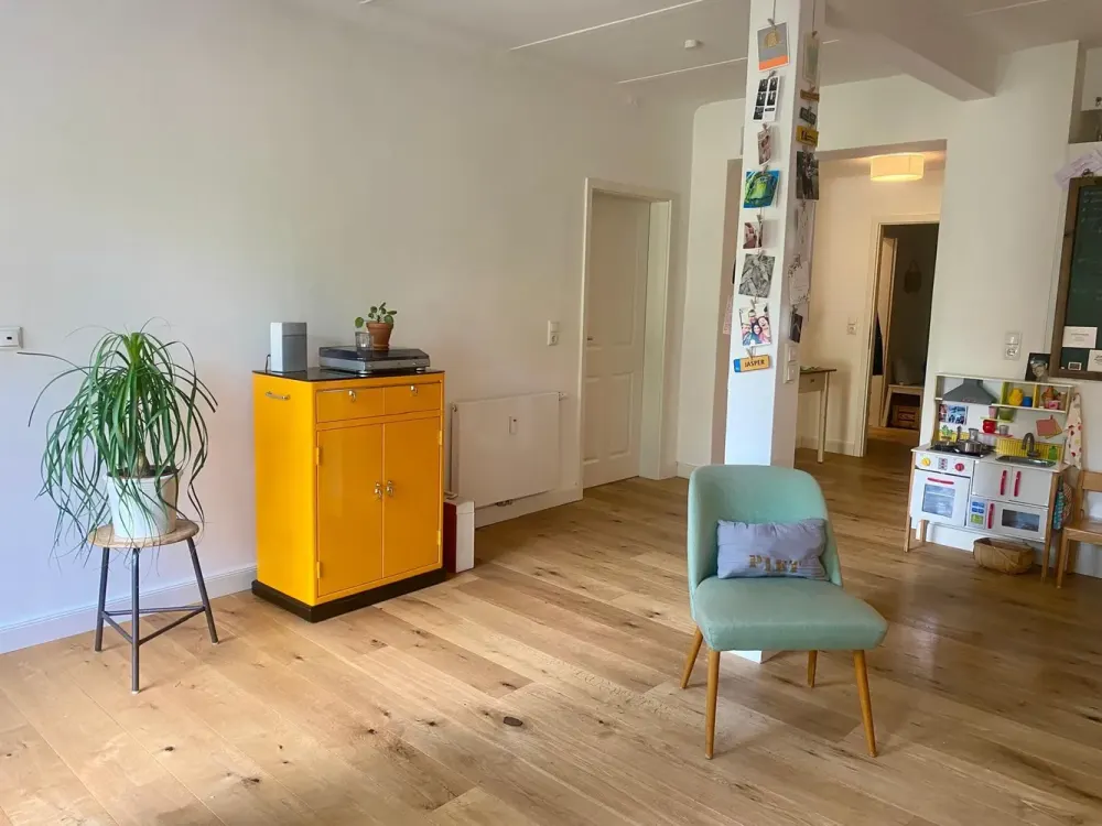 Sunny, Quiet Ground Floor Apartment with Exclusive Garden Use