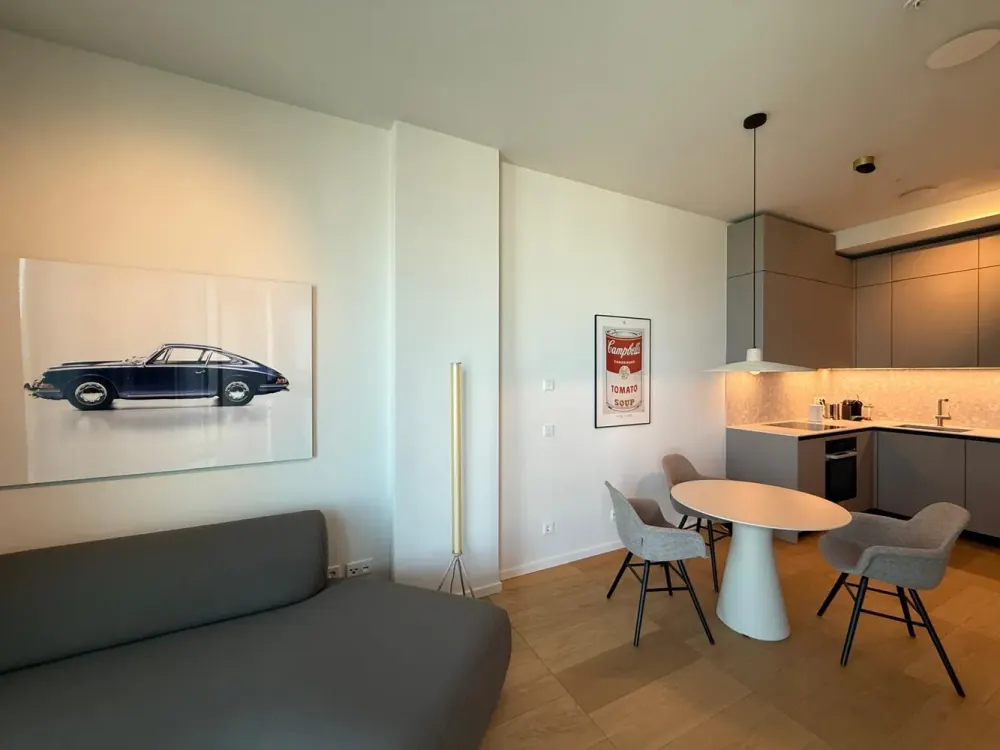 FOUR: Möbliertes Apartment mit Mainblick