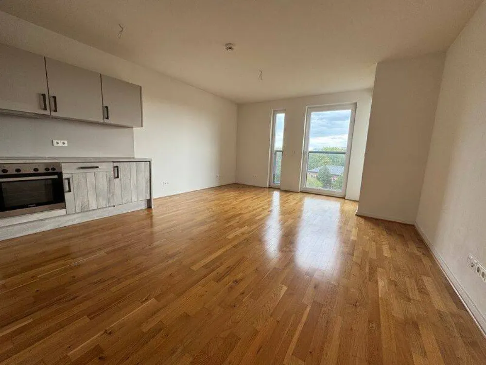Move In and Feel at Home: 2-Room Apartment with Fitted Kitchen in Central Location