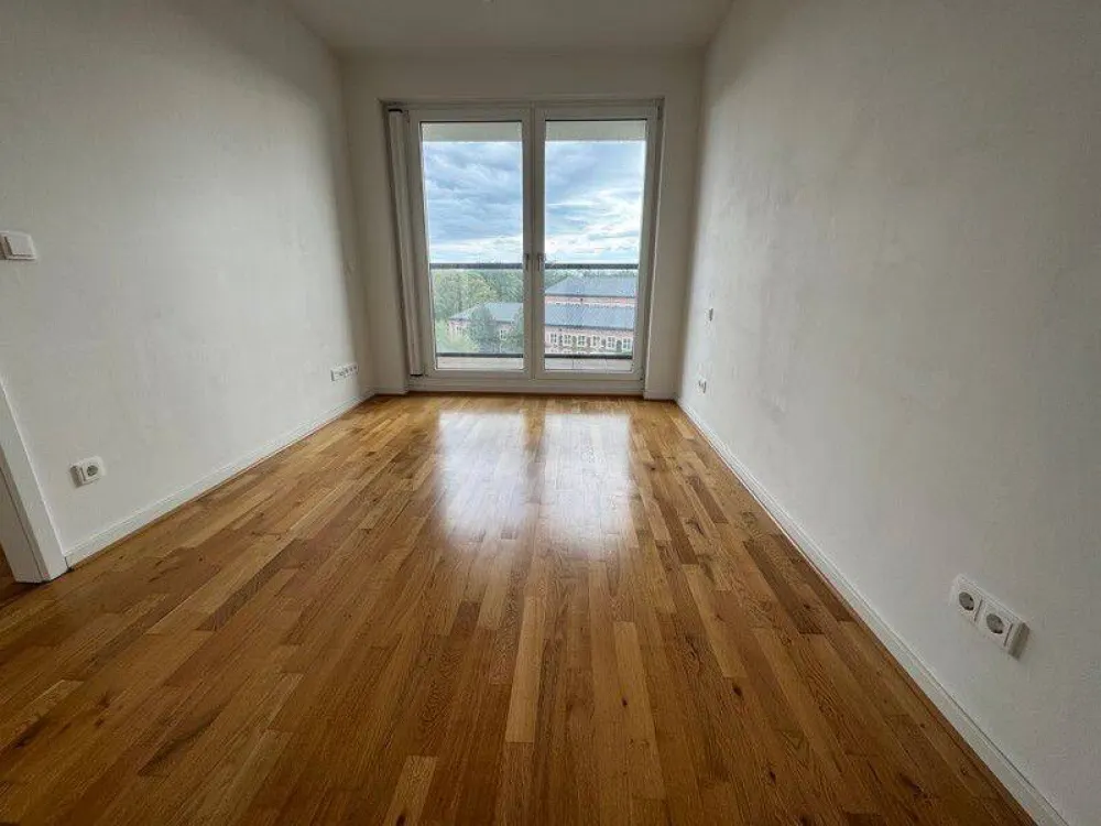 Move In and Feel at Home: 2-Room Apartment with Fitted Kitchen in Central Location