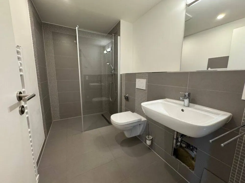 Move In and Feel at Home: 2-Room Apartment with Fitted Kitchen in Central Location