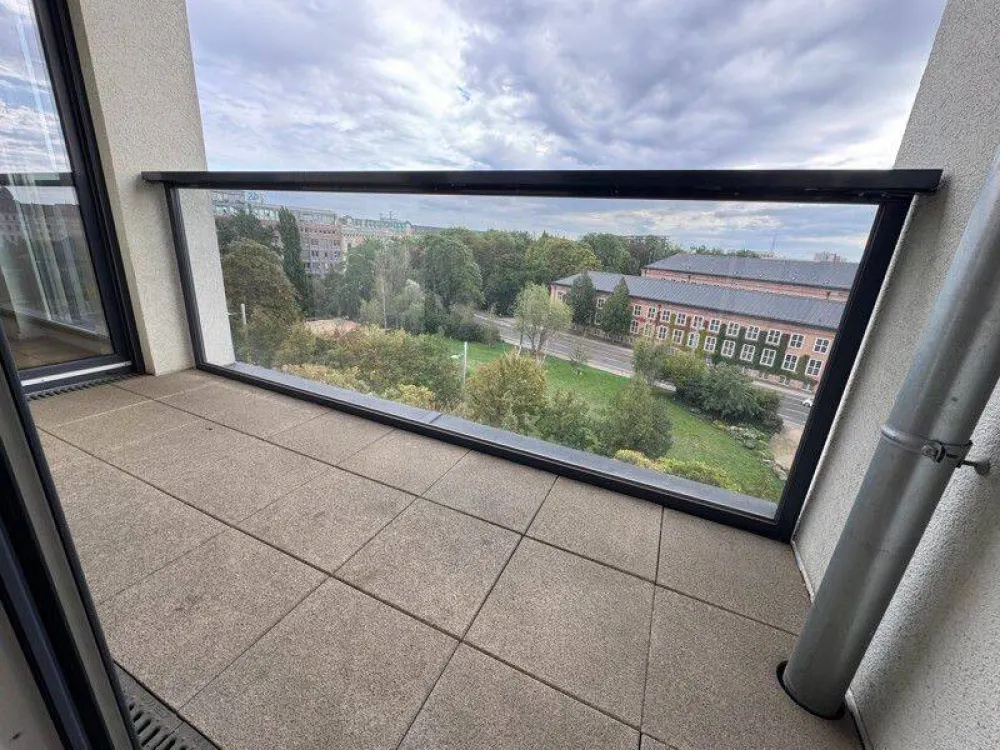 Move In and Feel at Home: 2-Room Apartment with Fitted Kitchen in Central Location