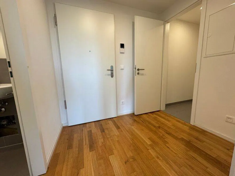 Move In and Feel at Home: 2-Room Apartment with Fitted Kitchen in Central Location