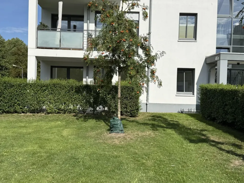 Only 100 m from the sea - Stylish 3-room apartment with branded fitted kitchen and underground parking space