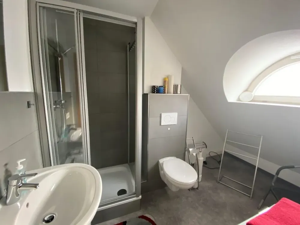 Large Shared Apartment Room in Oberuhldingen, seenah