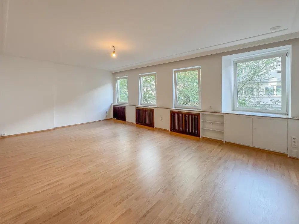 3 ROOMS, TERRACE, RENOVATED, PRIME LOCATION, optional PARKING SPACE
