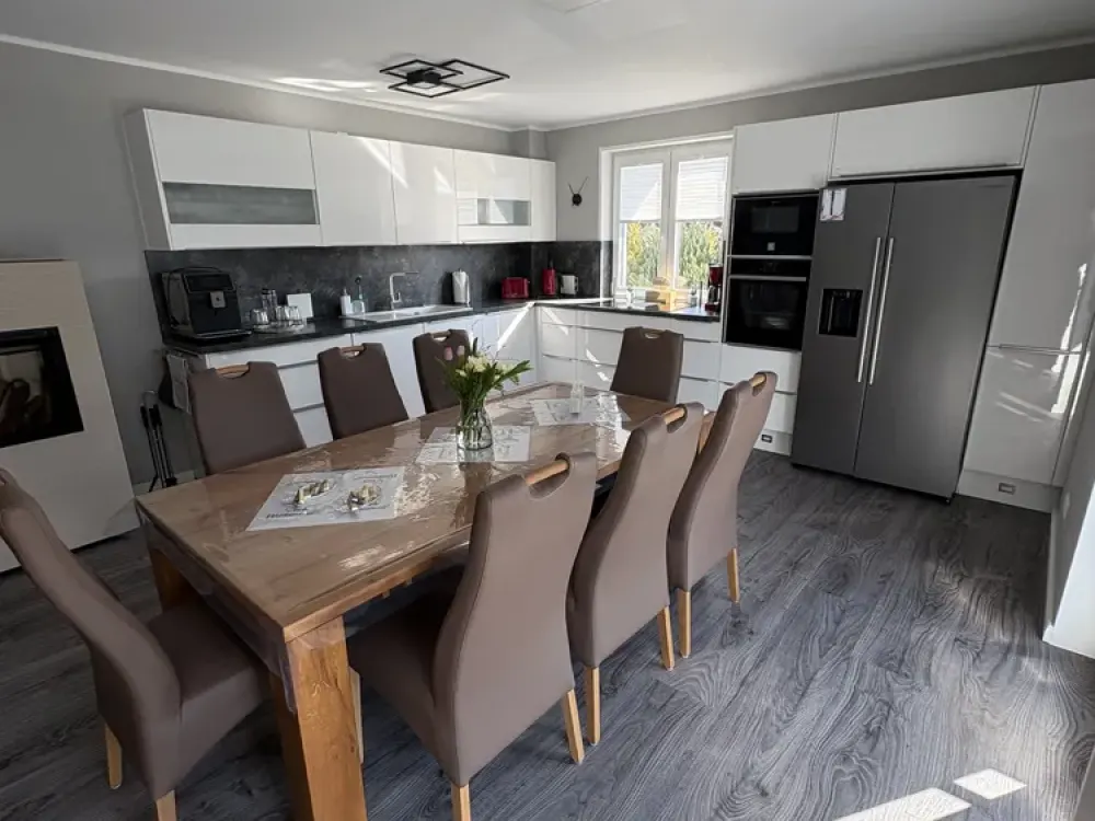 Bright, modern furnished 4-room apartment with full bath, guest WC, 2 x balcony, fireplace and much more near the water