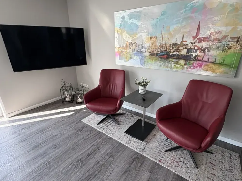 Bright, modern furnished 4-room apartment with full bath, guest WC, 2 x balcony, fireplace and much more near the water