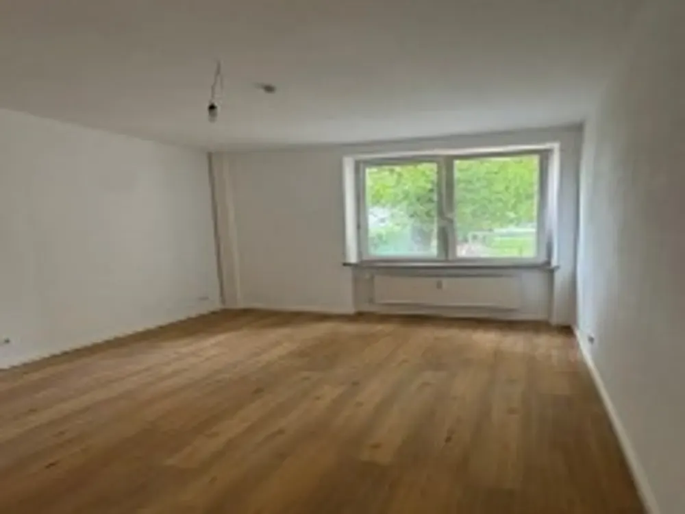 Beautiful 3 Room Apartment, Large Garden Plot, Memmingerberg, Near Magnet Schulz/Allgäu Airport