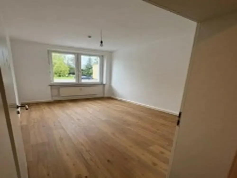 Beautiful 3 Room Apartment, Large Garden Plot, Memmingerberg, Near Magnet Schulz/Allgäu Airport