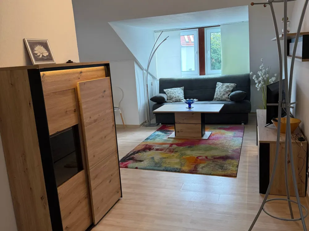 Modern möblierte 2-Zimmer-Wohnung nach aufwendiger Renovierung, zentral in Bremen-Mitte