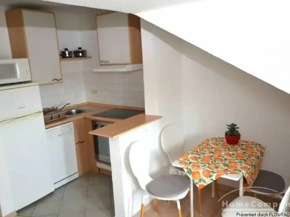 Modern möblierte 2-Zimmer-Wohnung nach aufwendiger Renovierung, zentral in Bremen-Mitte