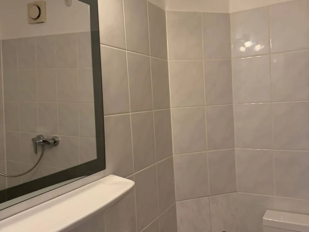 Modern möblierte 2-Zimmer-Wohnung nach aufwendiger Renovierung, zentral in Bremen-Mitte