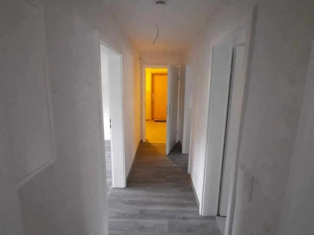 Renovated 2-Room Apartment with Kitchen and Bathroom in Jägersfreude