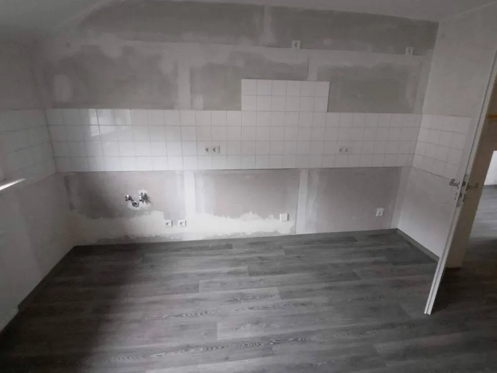 Renovated 2-Room Apartment with Kitchen and Bathroom in Jägersfreude