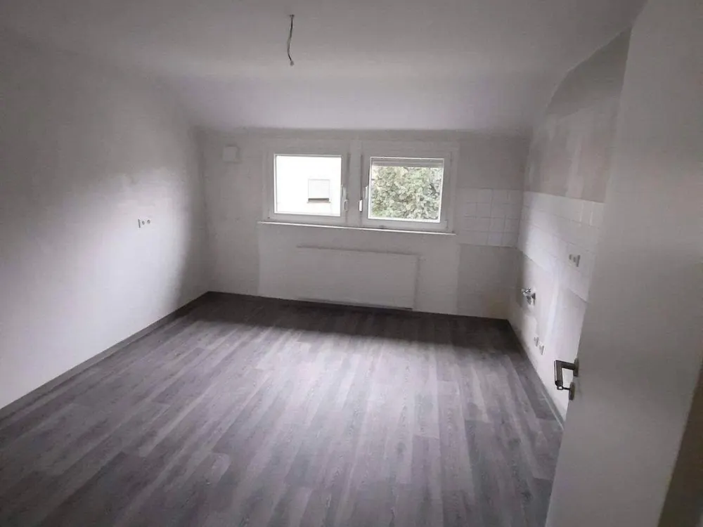 Renovated 2-Room Apartment with Kitchen and Bathroom in Jägersfreude