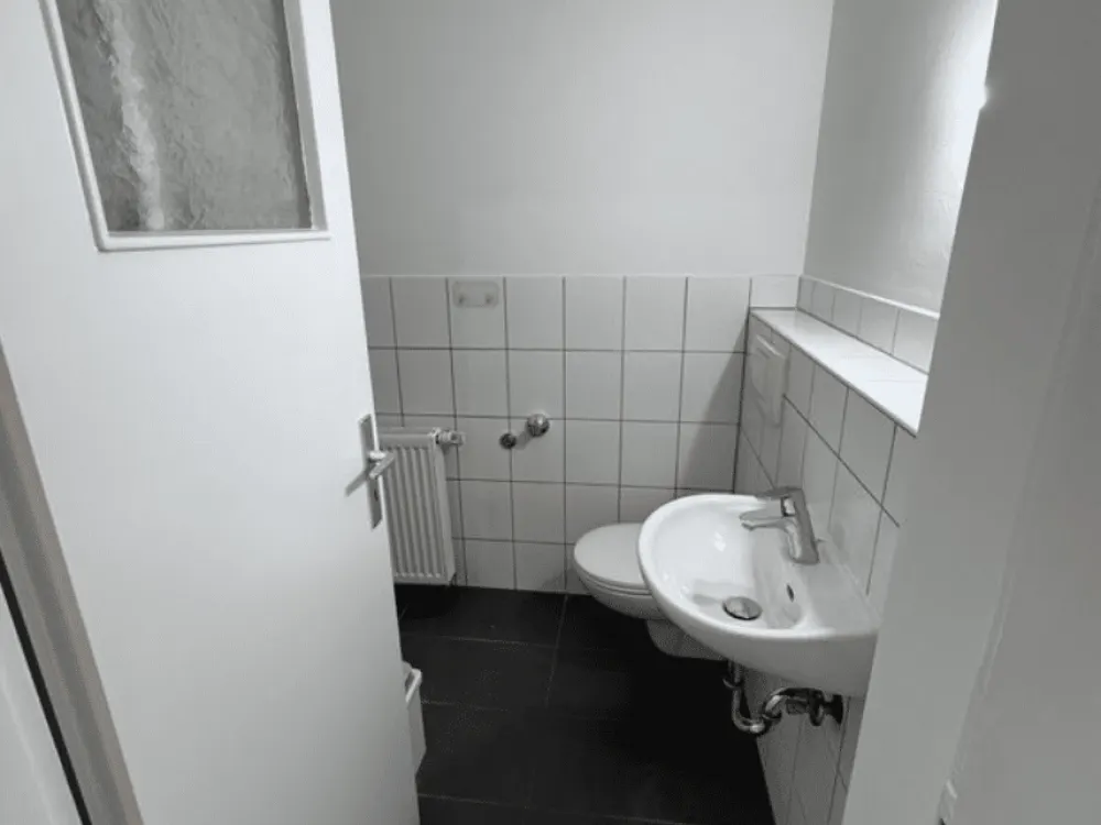 High-quality renovated 2-room apartment 40.05 sqm with open kitchen in Düsseldorf-Oberbilk