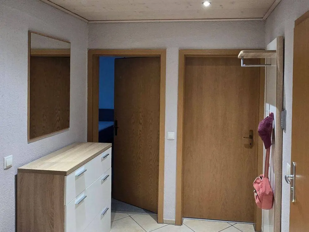 Furnished Room in 3-Person Shared Apartment for Professionals, Commuters & Dual Students
