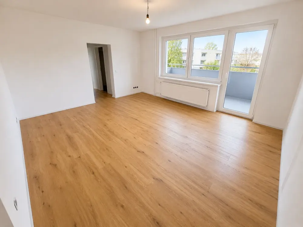 Empelde: 3-Room Apartment, Major Renovation 2023, Large Balcony, Barrier-Free