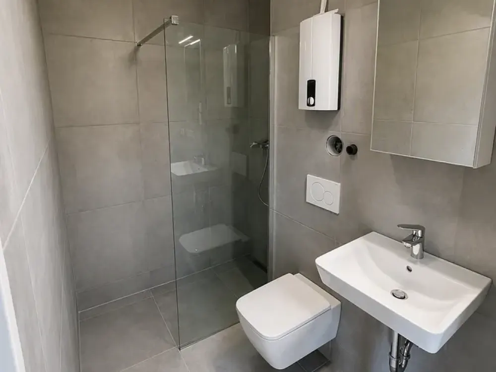 Empelde: 3-Room Apartment, Major Renovation 2023, Large Balcony, Barrier-Free