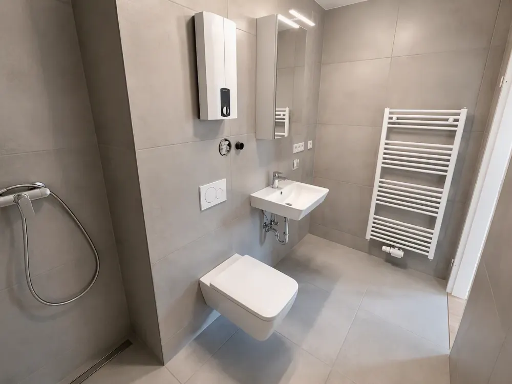 Empelde: 3-Room Apartment, Major Renovation 2023, Large Balcony, Barrier-Free
