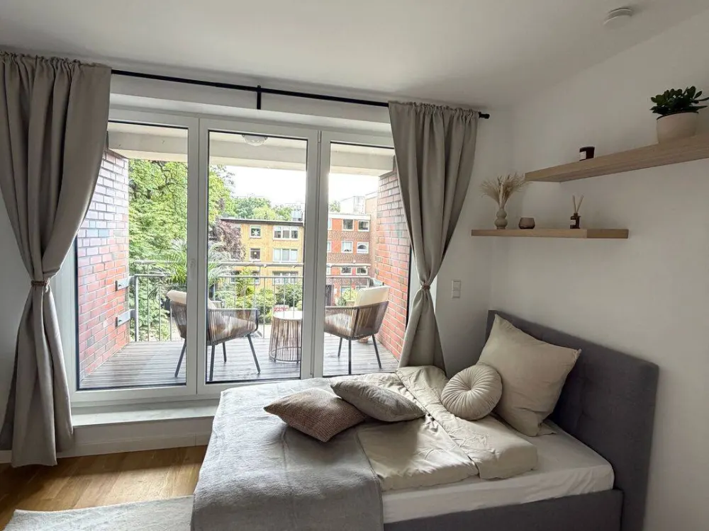 Premium Shared Apartment Room with Private Balcony | All-inclusive | City Side | Hamburg-Bahrenfeld