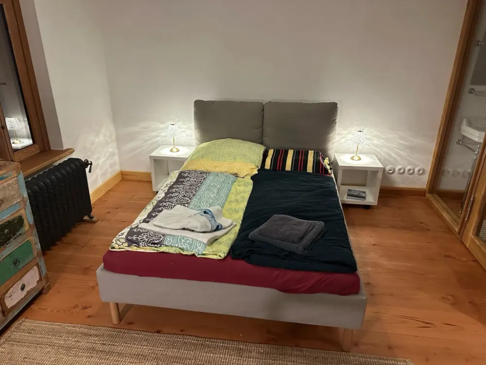 Cool Apartment with Private Bathroom (Shower & WC) and Shared Kitchen Use