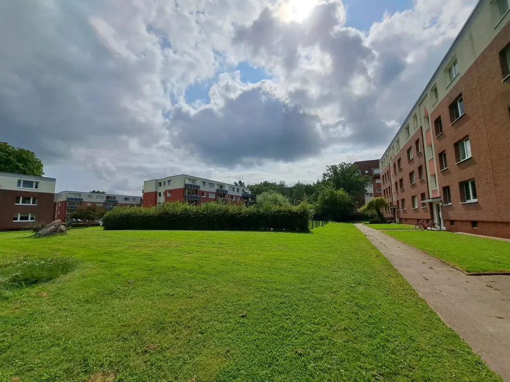 Ready to move in immediately! Beautiful 2-room apartment with balcony