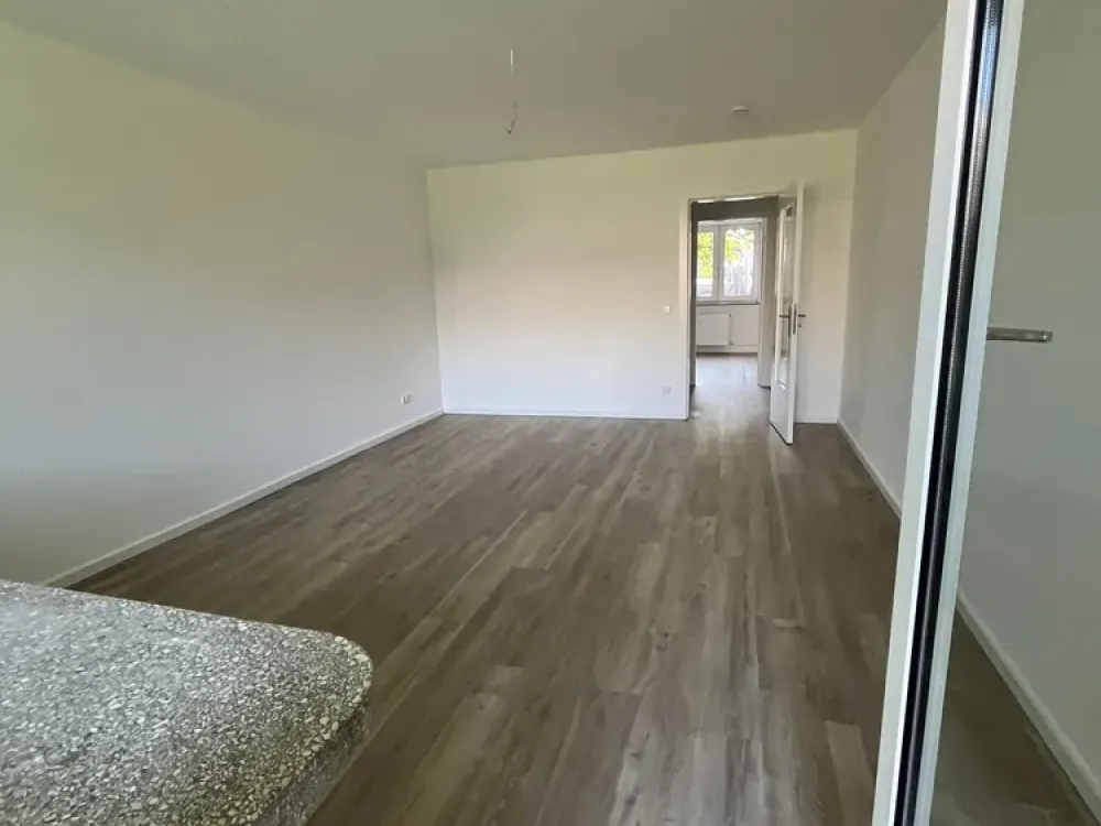 Ready to move in immediately! Beautiful 2-room apartment with balcony