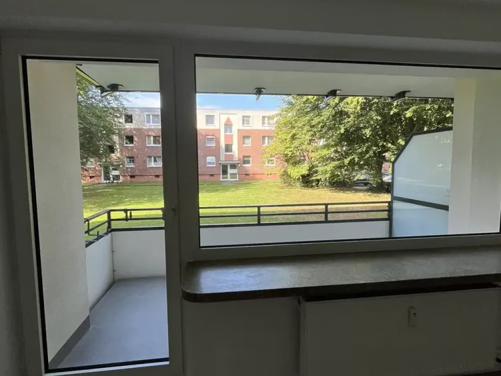 Ready to move in immediately! Beautiful 2-room apartment with balcony