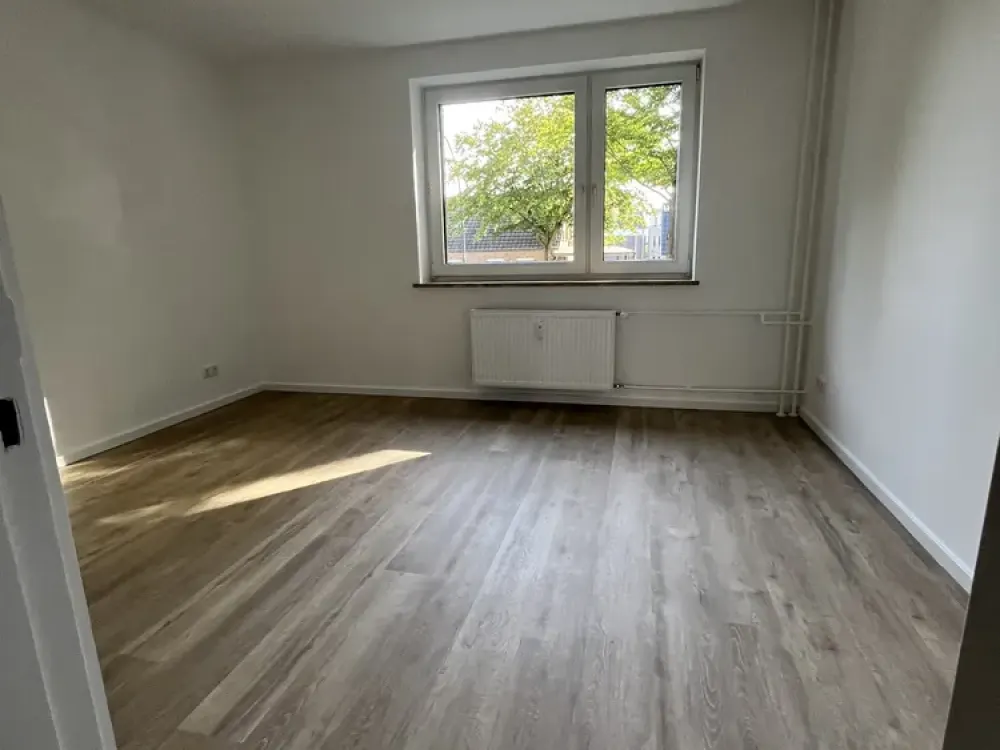 Ready to move in immediately! Beautiful 2-room apartment with balcony
