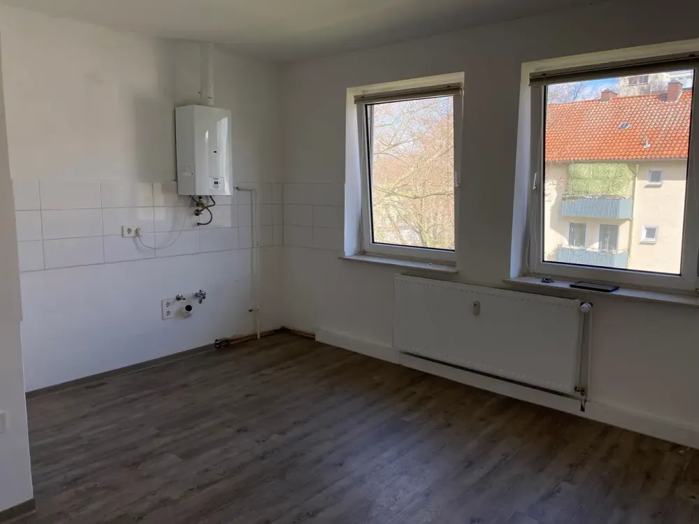 Bright 2-Room Apartment with Balcony