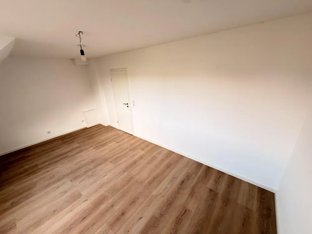 Maisonette Apartment Suitable for 3-Person Shared Flat in Köln Ehrenfeld Available Immediately