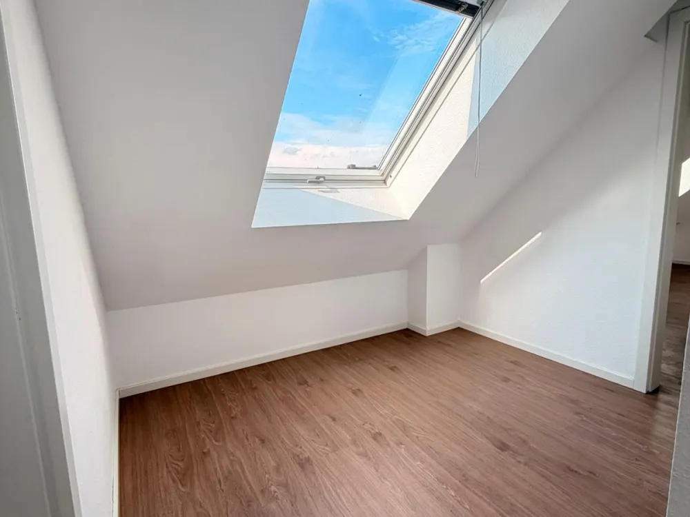 Maisonette Apartment Suitable for 3-Person Shared Flat in Köln Ehrenfeld Available Immediately