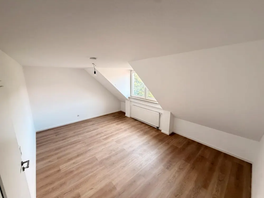 Maisonette Apartment Suitable for 3-Person Shared Flat in Köln Ehrenfeld Available Immediately