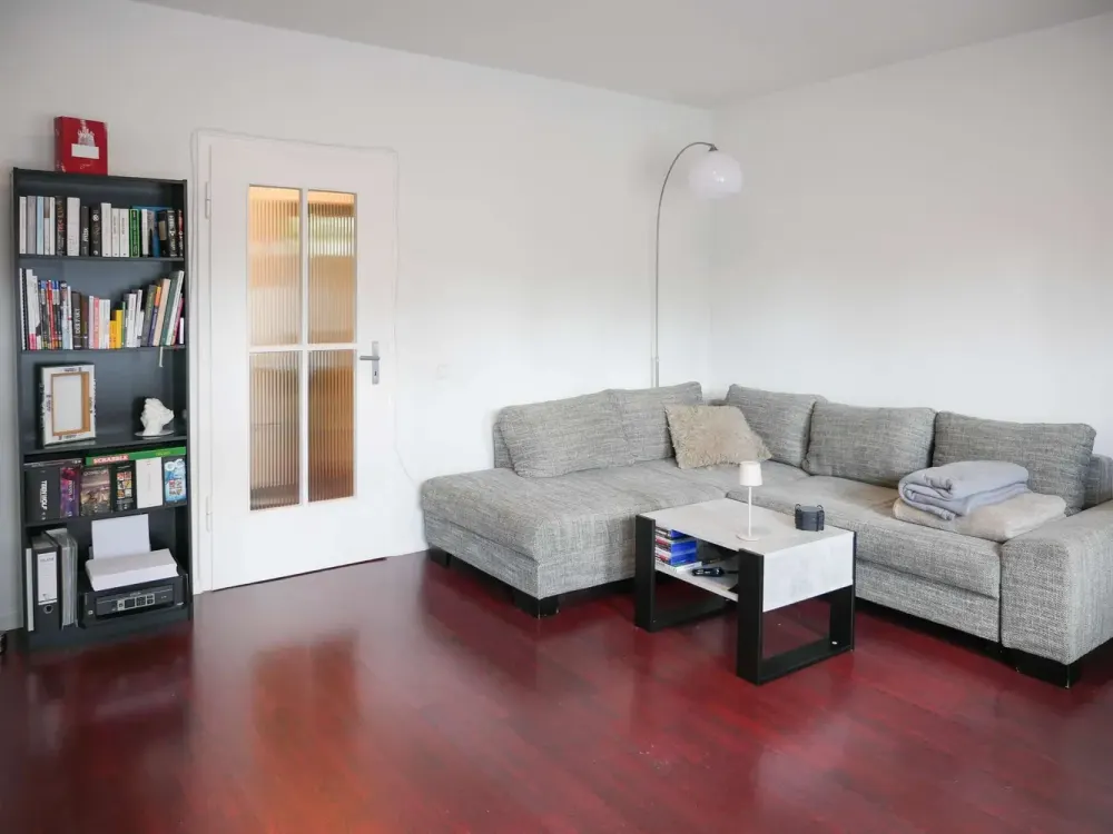Well-maintained 2-room apartment with eat-in kitchen in Hansaviertel, just a few minutes' walk to the harbor!