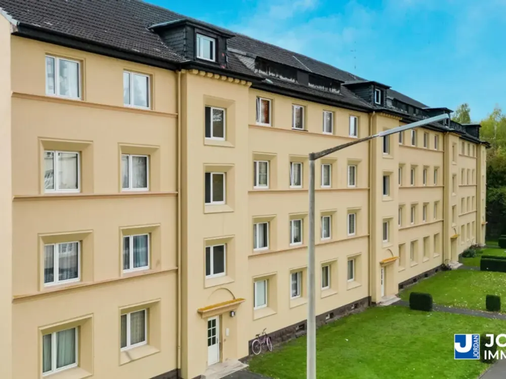 Charming 3-Room Apartment with Balcony in Central Kassel Location
