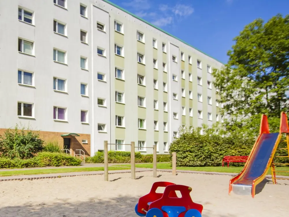 This urban area is particularly attractive for families due to the short distances to daycare centers and schools.