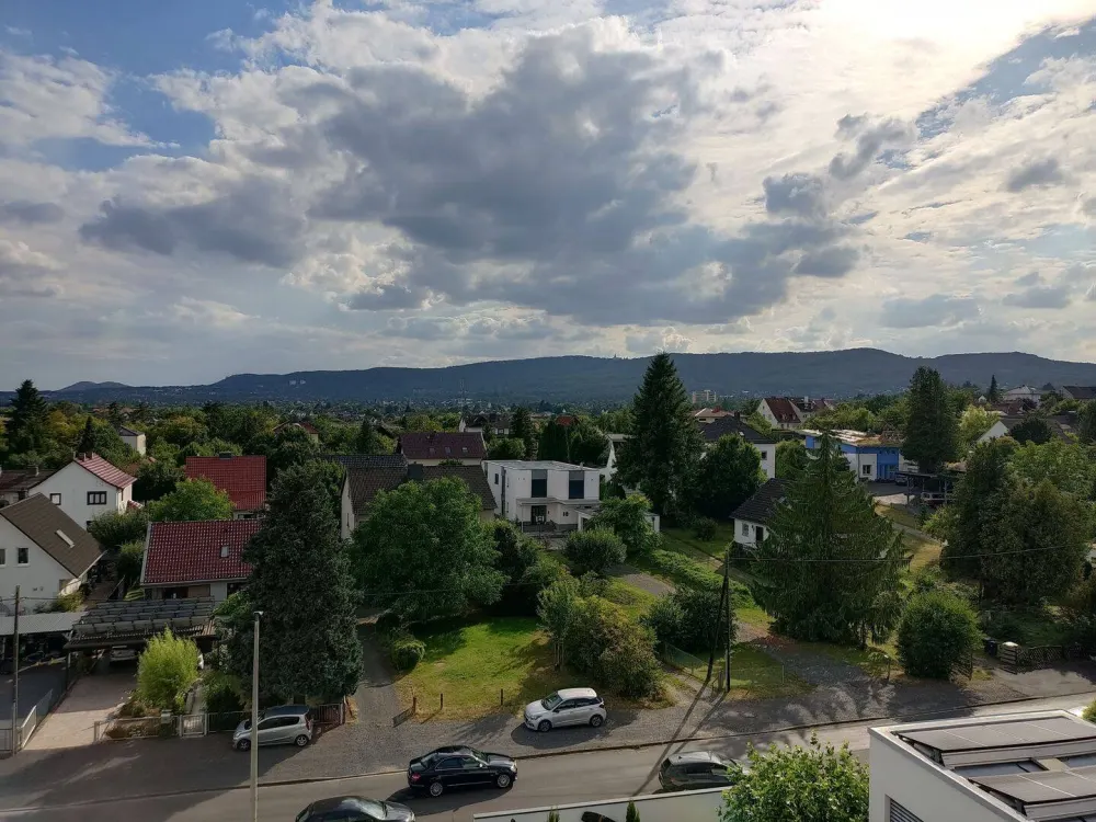 Modern 4-Room Maisonette Apartment with Roof Terrace, Hercules View and Elevator in Kassel-Jungfernkopf