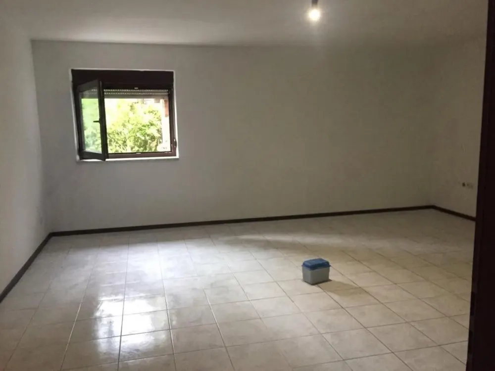 Cozy 70 m² Basement Apartment with Air Conditioning
