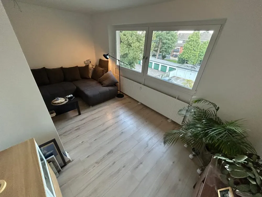 Renovated 2-Room Apartment with Kitchen in Frechen Bachem