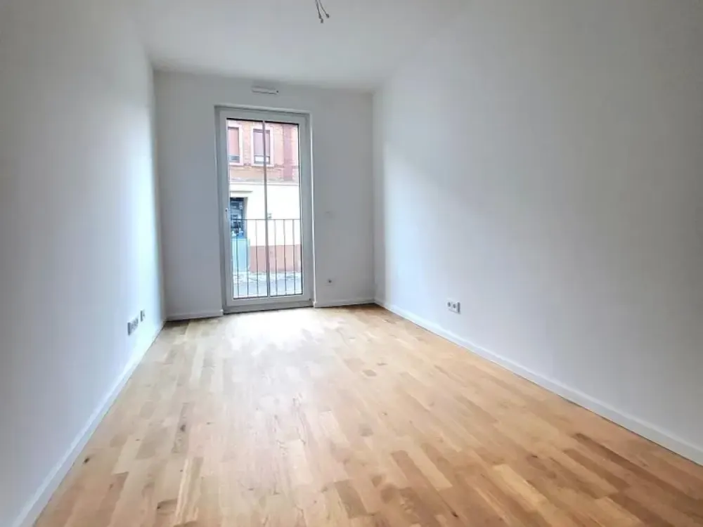 Exclusive Living in a Central Yet Quiet Location! WE 02.00.04
