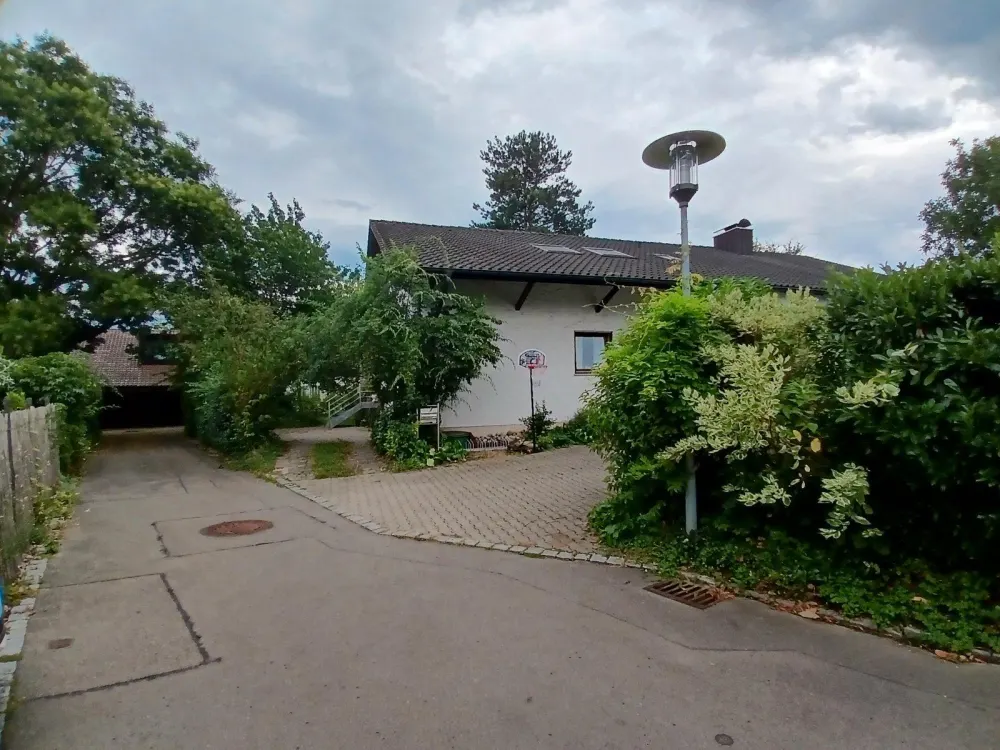 Spacious 8-Room Apartment with Large Garden in a Quiet Location