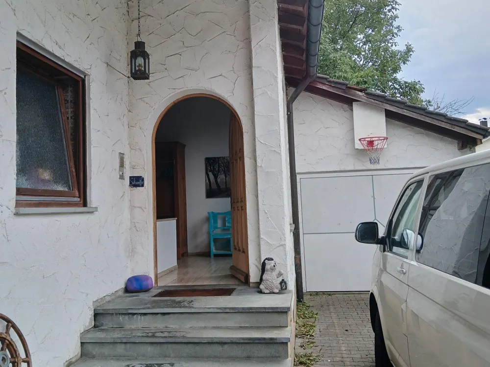 Spacious 8-Room Apartment with Large Garden in a Quiet Location